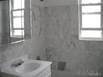 5th image of 101 Carpenter Ave APT E11