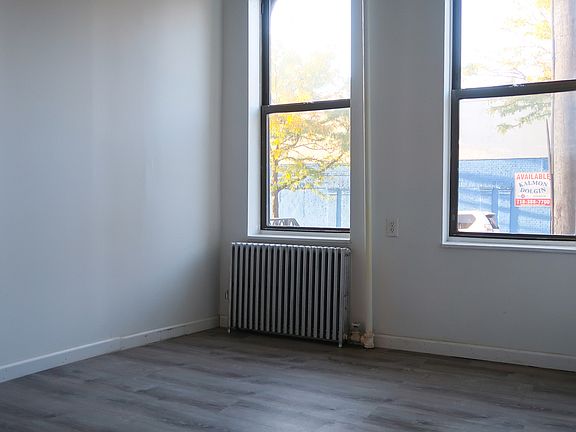 3rd image of 298 Nassau Ave APT 1LL