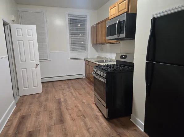 143 Saint Pauls Avenue image 2 of 9