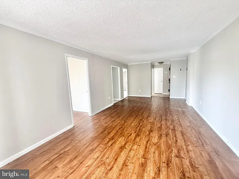 250 S Reynolds St #304 — Photo 2