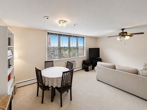 3rd image of 6325 N Sheridan Rd APT 2106