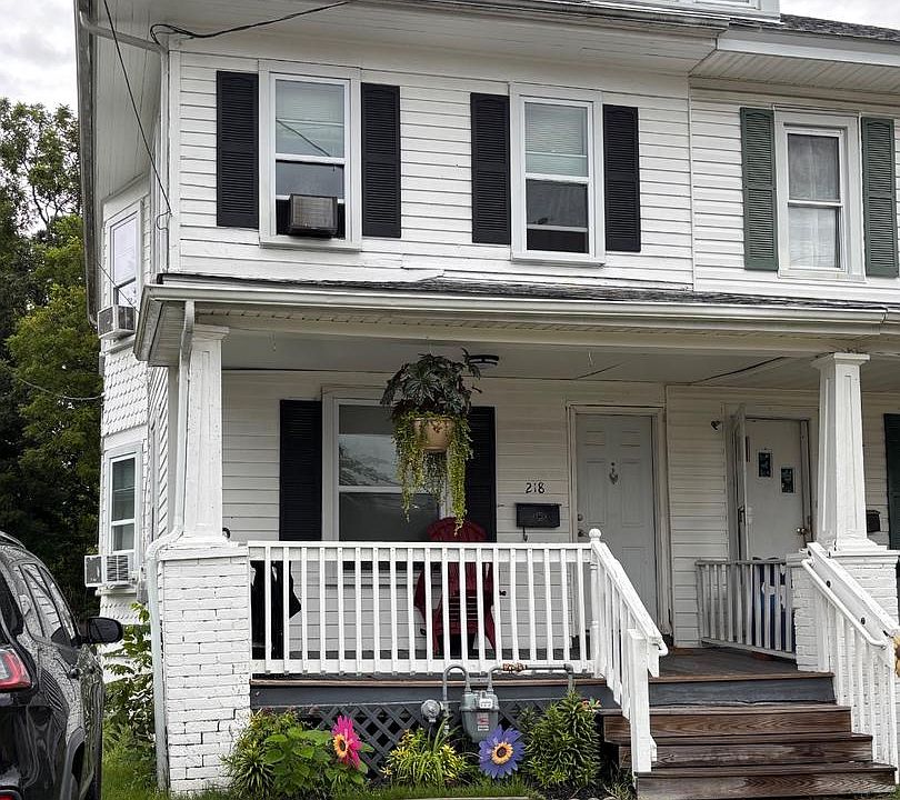 1st image of 218 Maurice St