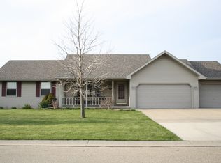 W5892 Sweet Pea Dr, APPLETON, WI 54915