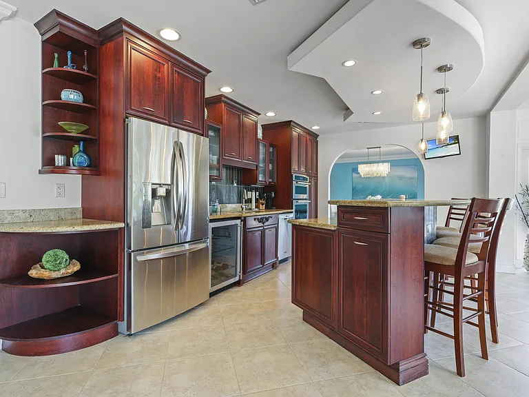 1925 Coral Gardens Dr — Photo 9