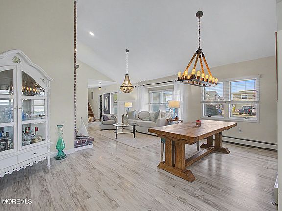 5th image of 212 Riviera Drive