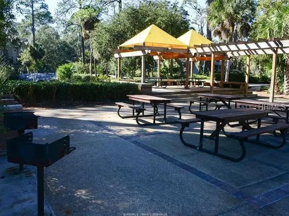 6 Forest Cv, Hilton Head Island, SC 29928