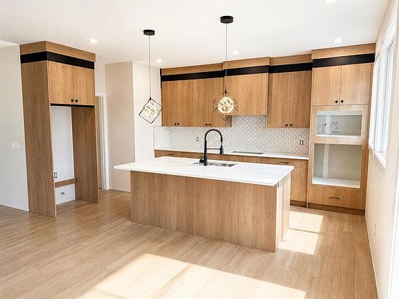 5th image of 14 W Napoleon Meadows Way