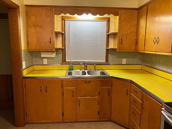 Kitchen includes new stainless sink