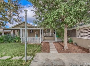 6975 Raintree Grv, Elmendorf, TX 78112