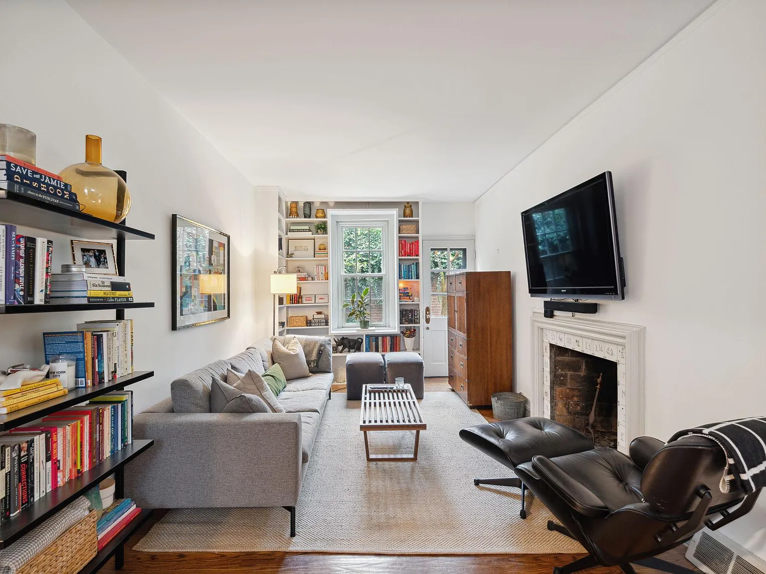 3 bed, 1.5 bath, 1344 sqft, $4,800 — Photo 3