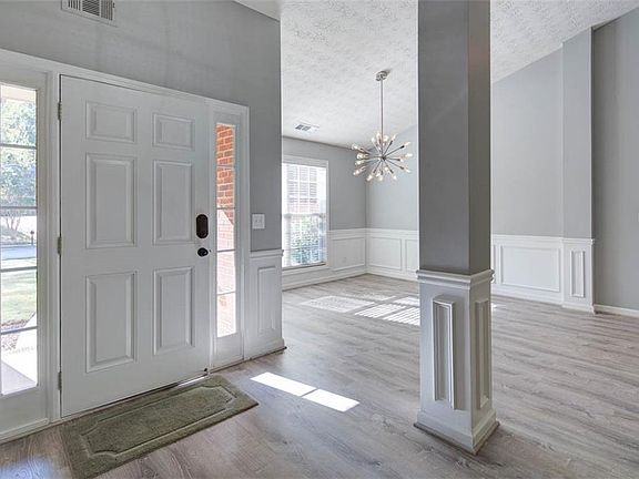 4th image of 6194 Saddlehorse Dr