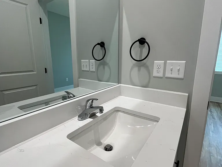 4302 N Hazelwood St — Photo 15