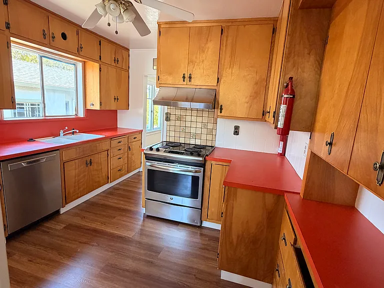 3328 Fernside Blvd — Photo 8
