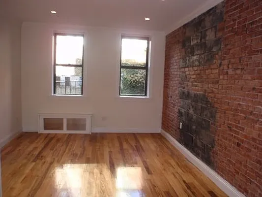 Rented by Icon Realty Management | media 8