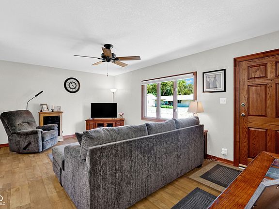 5th image of 3022 Desoto Way