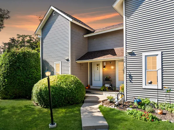 912 Clark Dr, Gurnee, IL 60031