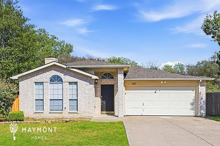 3 bed, 2.0 bath, 1575 sqft, $2,115 — Photo 1