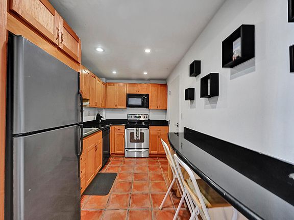 5th image of 90 Edgewater Drive #1021