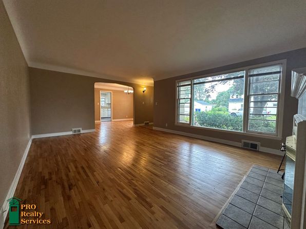 701 Cottage Ave W