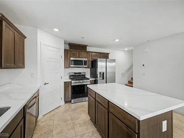 1880 Arcadian King Sun St, Las Vegas, NV 89106