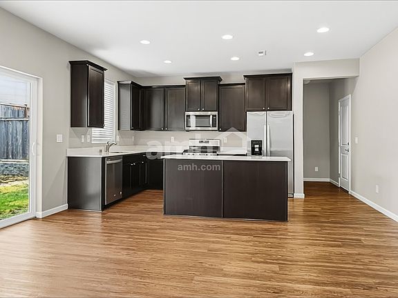 5th image of 1011 Riggs Dr E