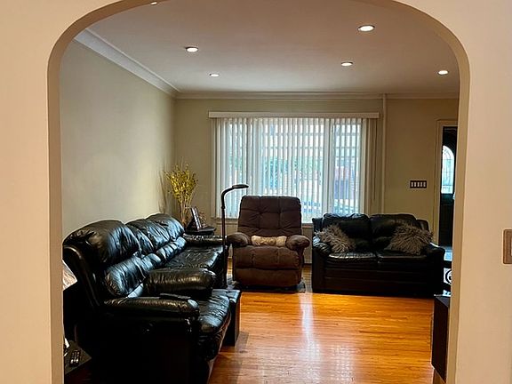 5th image of 3904 Avenue