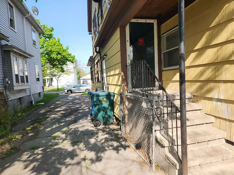 96 Cameron St — Photo 8