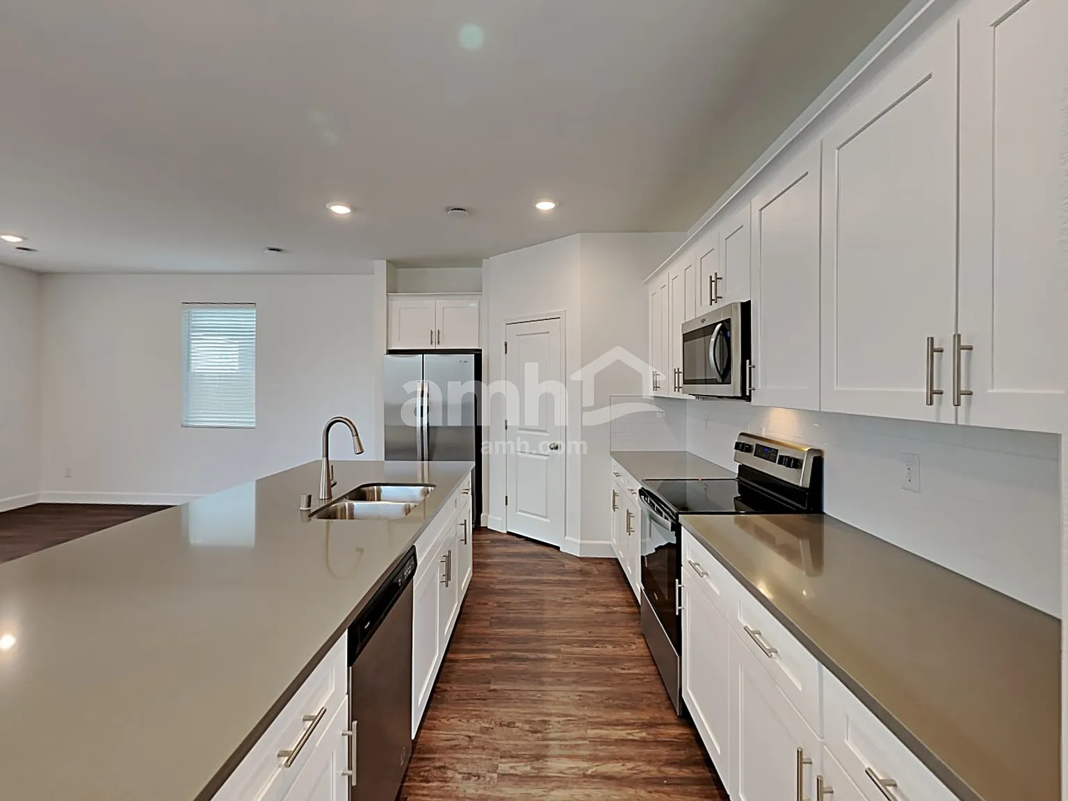 4 bed, 3.0 bath, 2239 sqft, $2,545 — Photo 4