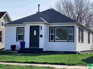 417 Arizona Ave SW, Orange City, IA 51041