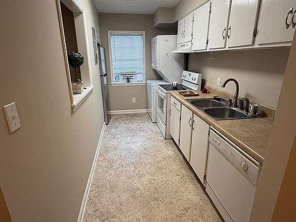 3rd image of 109 Scott Ln #109