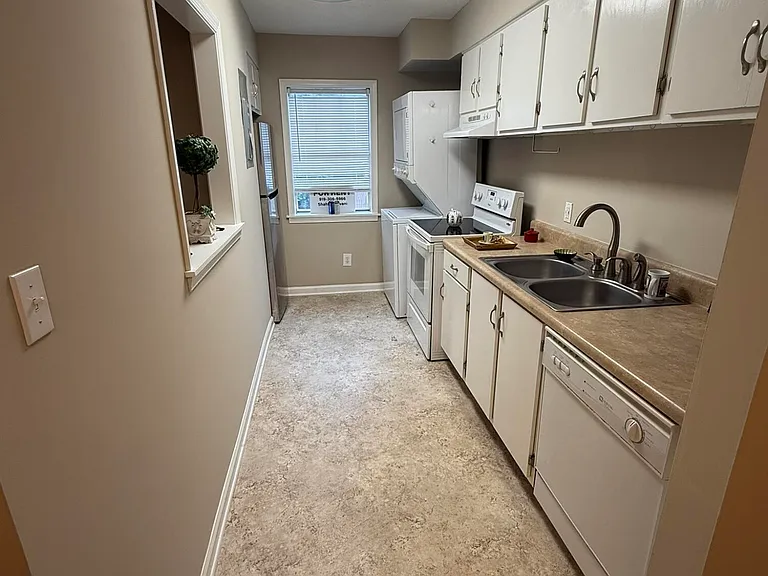 109 Scott Ln #109 — Photo 3