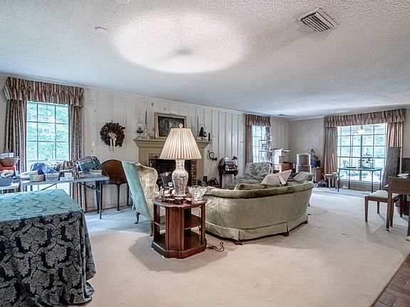 4th image of 3019 E Starr Ave