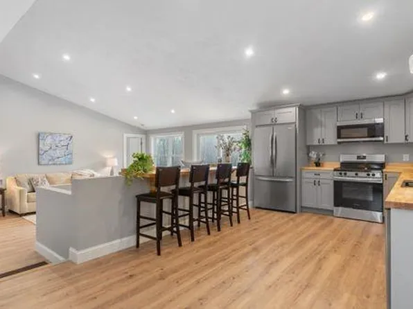 43 Weeks Hill Rd, Coventry, RI 02827