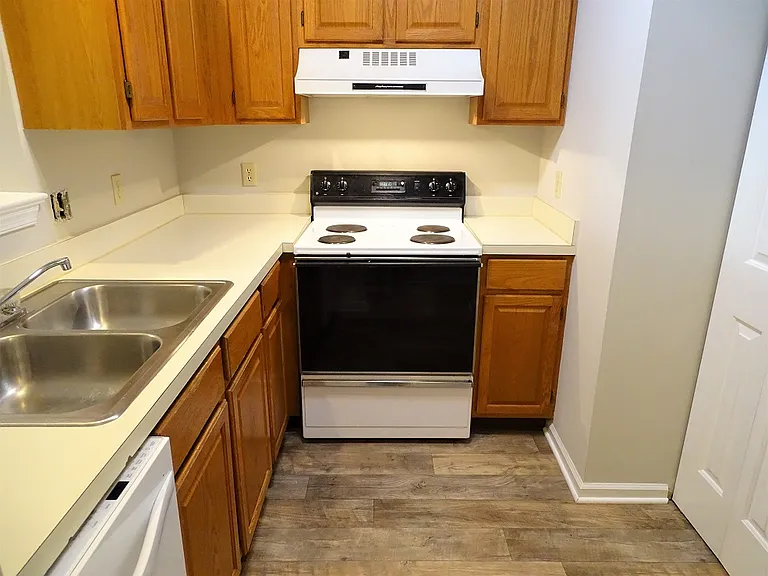 128 Hilldale Dr #K — Photo 5