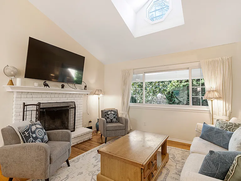 40 Roman Rd — Photo 15