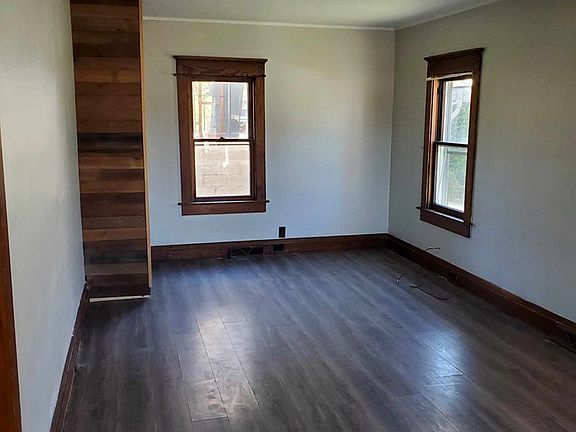 4th image of 209 Breed St