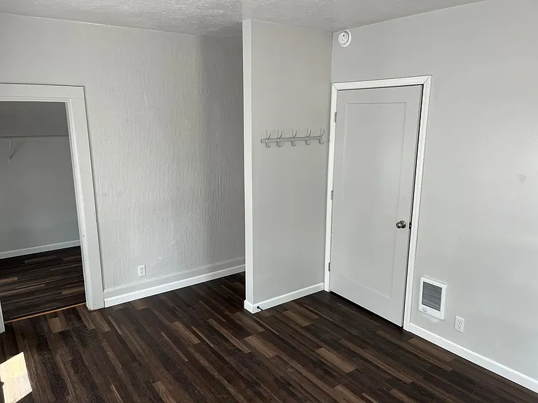 1202 W Sinto Ave #B — Photo 8