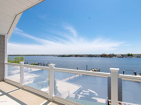 3rd image of 163 Bay Stream Dr
