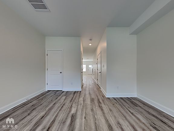 5th image of 2395 Eagle Creek Ct