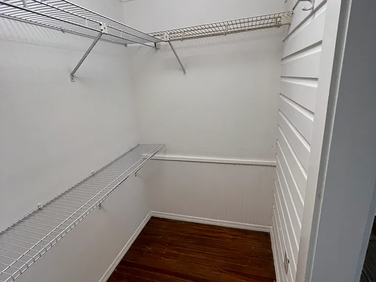 MBR walk in closet
