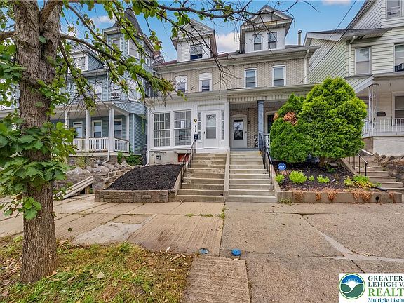 2nd image of 916 Center St