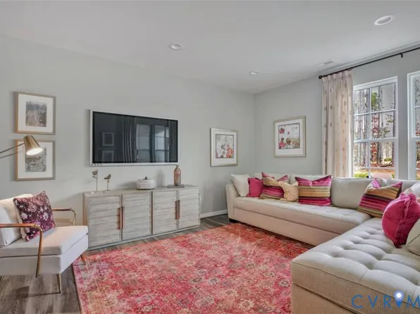 18751 Palisades Rdg, Moseley, VA 23120