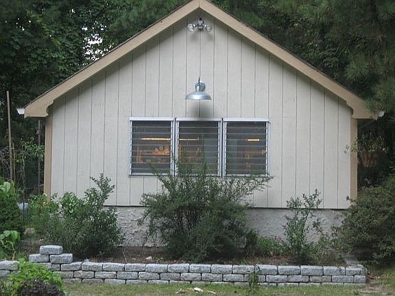 Workshop with extra storage space