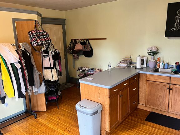 2nd image of 450 Oxford St Unit 4