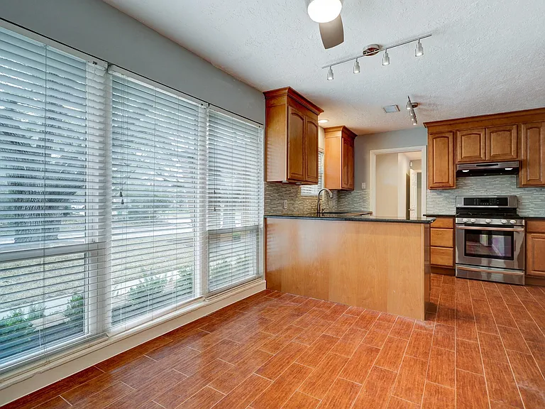 8610 Bevlyn Dr — Photo 4
