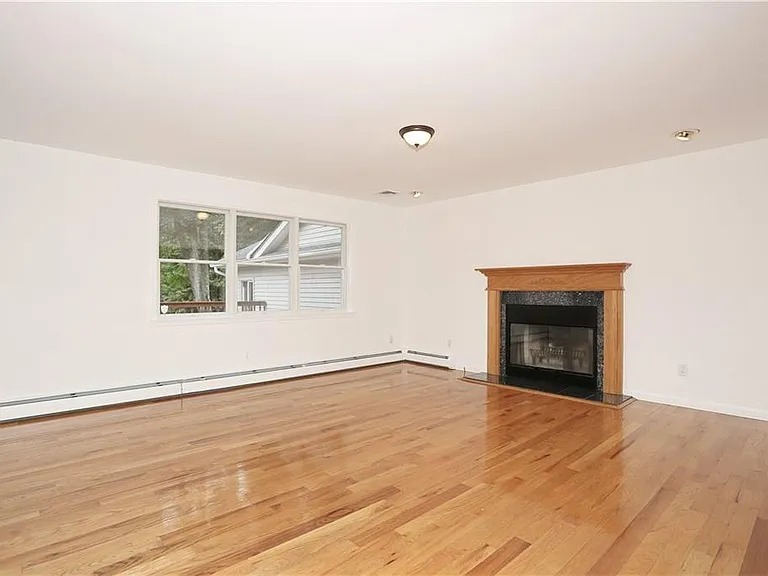 80 Old Quaker Hill Rd — Photo 13