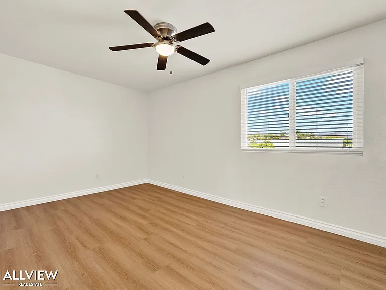 980 E Mission Ave — Photo 14