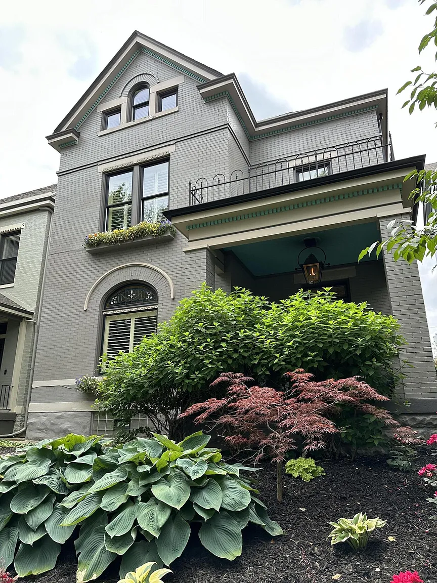 730 Park Ave photo 1