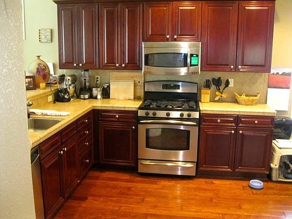 Photo 2Largee Eat-in Kitc