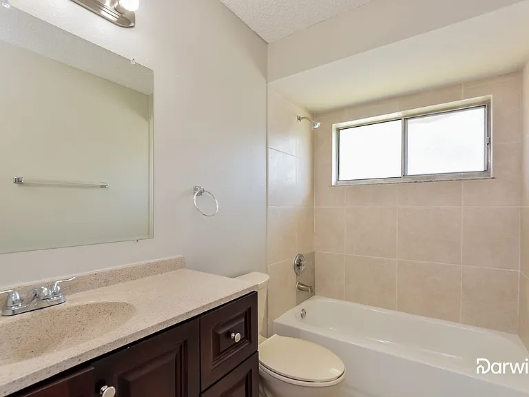 589 Tyler Ave — Photo 12